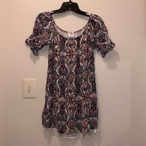 LA VI - SMALL SHORT SLEEVE MULTI COLOR TINIC EUC